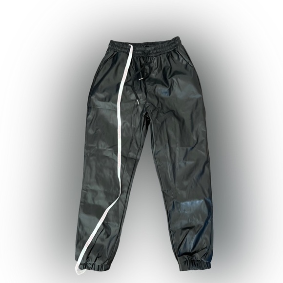 NWT - Missguided- Faux Leather Drawstring Cuffed Joggers Petite - Picture 3 of 5